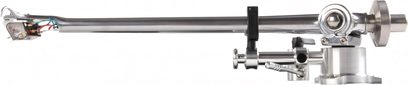 Arm för skivspelare Rega RB3000, sidovy, silverfinish, färgade kablar, synligt stöd och motvikt