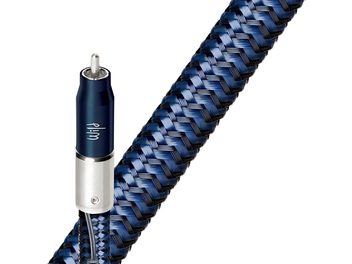 Audioquest Wild donkerblauw gevlochten digitale coaxkabel, met zilveren metalen connector aan één uiteinde, close-upweergave