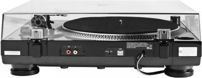 Hi-fi pladespiller Music Hall USB-1 set oppefra, sort pladebakke, tonarm, kontroller og tilslutninger på bagsiden