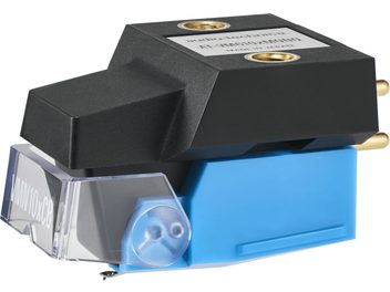 Cellule hi-fi Audio Technica AT-VM610xMONO en plastique noir et bleu vue en perspective avant droite, capot de protection transparent à l’avant et inserts ainsi que connecteurs arrière dorés
