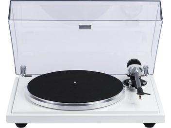 Hi-fi pladespiller EAT European Audio Team B-Sharp hvid, set forfra, gennemsigtigt låg, sort pladetallerken, sølvfarvet tonearm