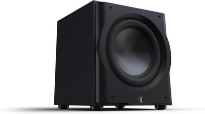 Perlisten R12s subwoofer, hoekaanzicht, zwarte behuizing, ronde luidspreker, 4 zichtbare schroeven, cilindrische voetjes