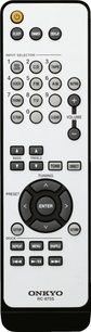 Sort Onkyo RC-875S fjernbetjening med knapper og drejeknapper til at styre en hi-fi-forstærker, set forfra på hvid baggrund