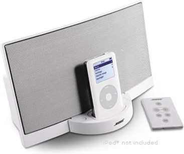 Hvid Bose SoundDock med iPod isat, set forfra, hvid fjernbetjening liggende foran