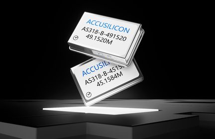 To rektangulære elektroniske komponenter i sølvfarget metall, med hvite etiketter ACCUSILICON og nummerering, skrått fra siden