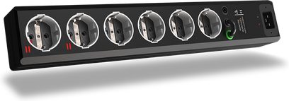 Sort EAT Essential Audio Tools MM6+ multistikdåse med 6 Schuko-stik og grøn afbryder, set forfra