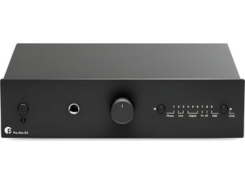 Preamplificatore stereo Pro-Ject Pre Box S3 nero, vista frontale con manopola centrale, presa cuffie e display sul pannello frontale