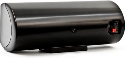 Kompakt Klipsch HDT-500 højttaler, set fra siden, cylindrisk form med blank sort overflade, metalrist, rød stikforbindelse