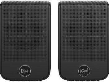 Kaksi mustaa langatonta Klipsch Flexus Surr 100 -kaiutinta, suorakaiteen muotoisia, rei'itetty metalliritilä, valkoinen logo