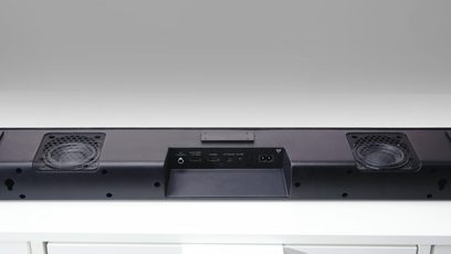 Denon DHT-S216 sort soundbar, set forfra, med to sidehøjtalere, en central LED-skærm og kontrolknapper