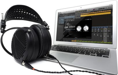 Åben hovedtelefon Audeze LCD-MX4 sort, aftagelig flettet kabel, på en bærbar MacBook Air-computer med audiologiciel vist