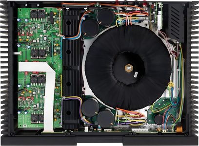 Vista interna di un amplificatore audio Naim NAP 250 aperto, che mostra i circuiti stampati verdi, componenti elettronici e cavi colorati