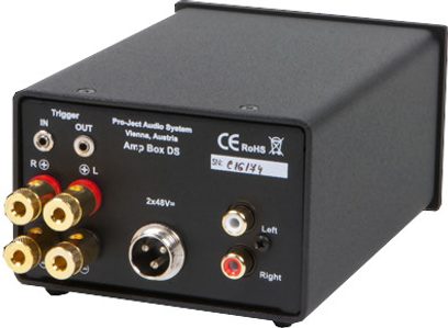 Pro-Ject AMP BOX DS sort forstærker, frontvisning, audio-stik og justeringer på forsiden, rektangulært sort kabinet