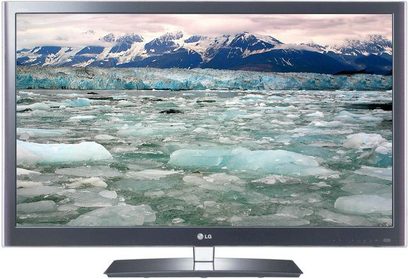 LG 42LW5500 TV viser et islandskab med isbjerge i et roligt hav, sneklædte bjerge i baggrunden