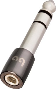 Stříbrno-černý kovový 3,5mm jack adaptér Audioquest, detailní boční pohled zobrazující konektor a válcové tělo