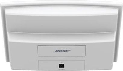 Hvid Bose SoundDock multimediehøjttaler, set forfra, med gitterfacade, "Bose"-logo og port til enhed