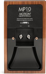 Zadní reproduktor Motion MP10 v ořechovém provedení s černým středovým panelem, kovovými připojovacími svorkami a obdélníkovým dřevěným rámem