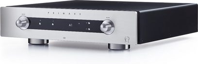 Primare I35 DAC -vahvistin, hopeinen, etunäkymä, hopeinen etupaneeli nappeineen ja liitäntöineen, musta runko
