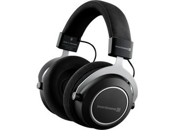 Ασύρματα ακουστικά Beyerdynamic Amiron, πλευρική όψη, μαύρο επενδυμένο στήριγμα κεφαλής, μαύρα κυκλικά ακουστικά, ορατό λογότυπο
