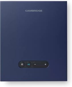 Blauer Cambridge Audio L/R M WLAN-Lautsprecher, dunkelblaues rechteckiges Gehäuse mit schwarzen Touch-Bedienelementen auf der Frontseite