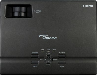 Optoma EX7155e sort videoprojektor, set forfra, med zoom, fokus, kontrolknapper og tilslutningsmuligheder på toppen