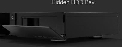 Zidoo Z1000 PRO multimedieafspiller set forfra i sort, front i børstet aluminium, skjult skuffe til harddisk