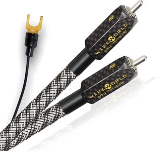 To Wireworld Platinum Eclipse 8 phonokabler, forgyldte RCA-stik, sort sølvflettet kappe, på hvid baggrund