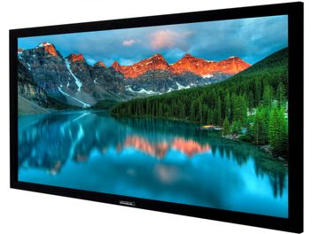 Σταθερή οθόνη Lumene Movie Palace UHD 4K 270P που απεικονίζει ένα τοπίο με χιονισμένα βουνά και δάσος που αντανακλάται σε μια λίμνη