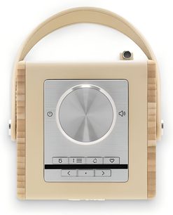 Radio til bordet Roberts Rambler Midi i beige plast med bambussidepaneler, stor rund metalmolette i sølvfarvet aluminiumsplade og række af rektangulære knapper, tilpasset buet håndtag, set ovenfra