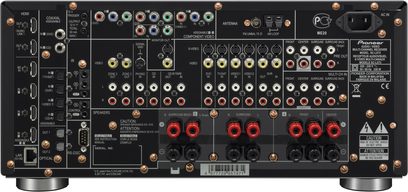 Domácí kino Pioneer SC-LX72, přední panel, pohled zepředu, mnoho konektorů a tlačítek, centrální LCD displej