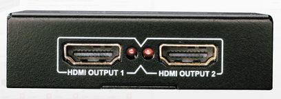 Rozdzielacz HDMI 1 na 2 Lindy 38057 czarny, przybliżony widok z przodu, 2 numerowane żeńskie porty wyjściowe HDMI, 2 czerwone diody LED