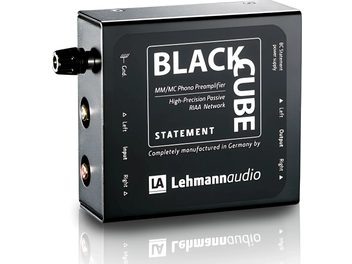 Lehmann Audio Black Cube Statement sort phono-forforstærker, rektangulært metalkabinetdesign, forgyldte RCA-stik på bagsiden