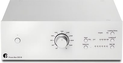 Preamplificator phono Pro-Ject Phono Box DS3 B argintiu, vedere din față cu selector central mare și butoane rotunde