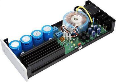 Lehmann Audio Decade schwarzer Phono-Vorverstärker, Draufsicht, sichtbare elektronische Komponenten wie Ringkerntrafo und Kondensatoren