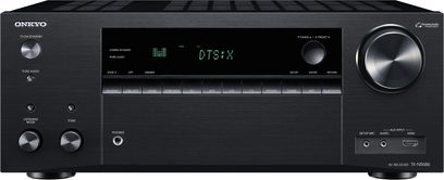 Onkyo TX-NR686 schwarzer Heimkino-Verstärker, Frontansicht, grüne Anzeige "DTS:X", Tasten und Anschlüsse an der Vorderseite
