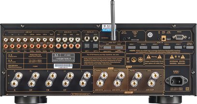 Tonewinner AT-2800 hjemmebiografforstærker set bagfra, flere RCA- og HDMI-indgange, højttalerterminaler og Wi-Fi-antenne
