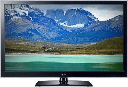 LG 47LW4500 TV-skærm, der viser et snedækket bjerglandskab med en turkisblå sø i forgrunden