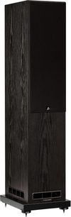 Gulvhøjttaler Fyne Audio F501E, set forfra, mørk træfinish, sort gitter, rektangulær base med fødder