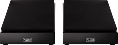 Dolby Atmos-højttalere Magnat ATM 202 sort satin, frontvisning, rektangulær form, skrånende overflade, logo centreret nederst