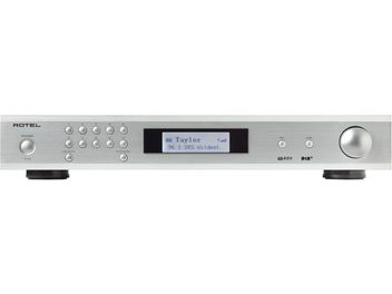Rotel T11 Tuner silber, Frontansicht, Tasten, LCD-Display zeigt "96 1 SRS Wildest", Kopfhörerbuchse, USB-Anschluss