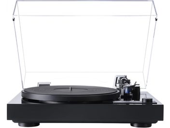 Gramofon hi-fi Dual CS 618 GL w czarnym lakierze, widok z przodu, błyszcząca obudowa z podniesioną przezroczystą pokrywą przeciwkurzową z akrylu, czarny okrągły talerz, ramię odtwarzające i przycisk sterowania po prawej stronie
