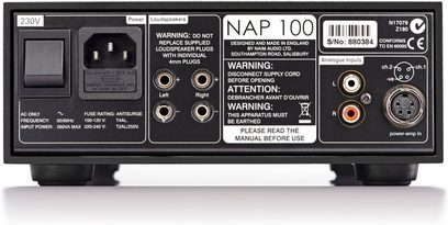 Zesilovač Naim NAP 100, černý zadní panel, analogové a digitální audio konektory, vypínač, síťový konektor
