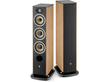 Focal Aria Evo 926 nyárfahangú oszlophangszórók frontális nézetben, egymás mellett, fekete házzal és világos fa homlokpannellel, 3 hangszóróval