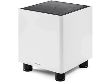 Subwoofer Sonus Faber Gravis I bílý, pohled z tříčtvrtečního úhlu s černou horní stranou a černými nožkami