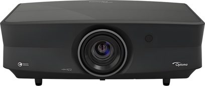 Videoproiettore Optoma UHZ68LV nero con obiettivo centrale circolare, logo Optoma in basso a destra e piedini visibili sotto
