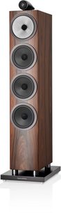 Boxă colună Bowers & Wilkins 702 S3 culoare moca, 4 difuzoare rotunde negre pe fața din lemn închis la culoare, tweeter negru în partea de sus