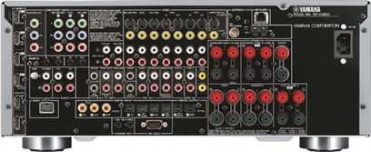 Yamaha RX-V3900 hjemmebiograf-forstærker, frontpanel, frontvisning, mange audio/video-stik, knapper og drejeknapper til justering