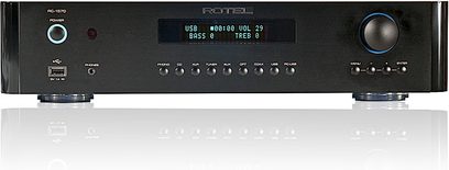 Rotel RC1570 stereo forforstærker sort, mat sort front, forkromede knapper, blåt display, USB-port