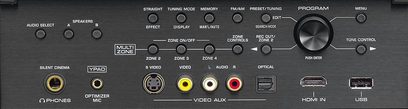 Wzmacniacz kina domowego Yamaha DSP-Z11 w kolorze czarnym, widok z przodu, liczne przyciski i złącza, centralny wyświetlacz LCD