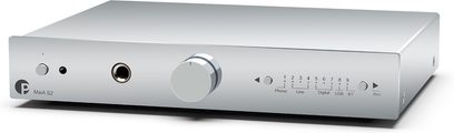 Integrert stereo hi-fi-forsterker Pro-Ject MaiA S2 Chrome med rektangulært kabinett, sirkulær sentral knapp, kontakter og velgere på frontpanelet